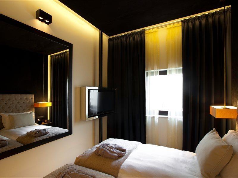 9hotel Mercy